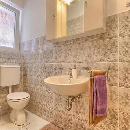 בית נופש Spacious In Valtura With Garden Ližnjan