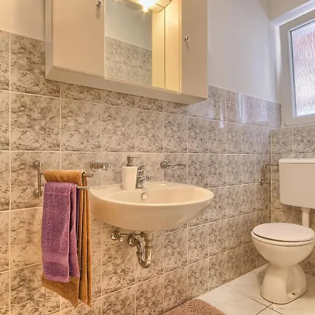 Spacious In Valtura With Garden *