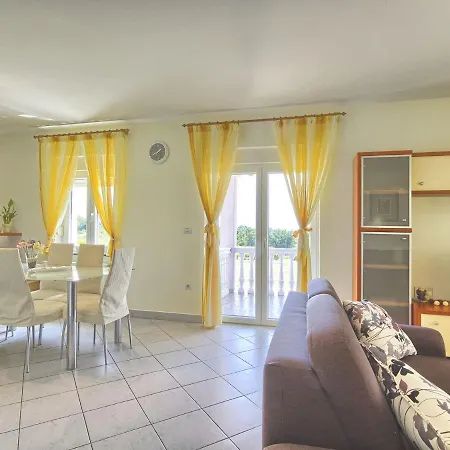 Spacious In Valtura With Garden Tatil Evi