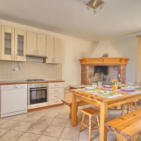 Tatil Evi Spacious In Valtura With Garden *