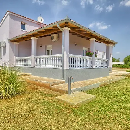 Spacious In Valtura With Garden Tatil Evi *