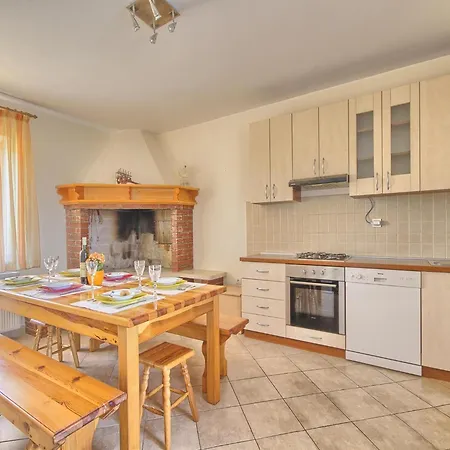 Tatil Evi Spacious In Valtura With Garden Ližnjan